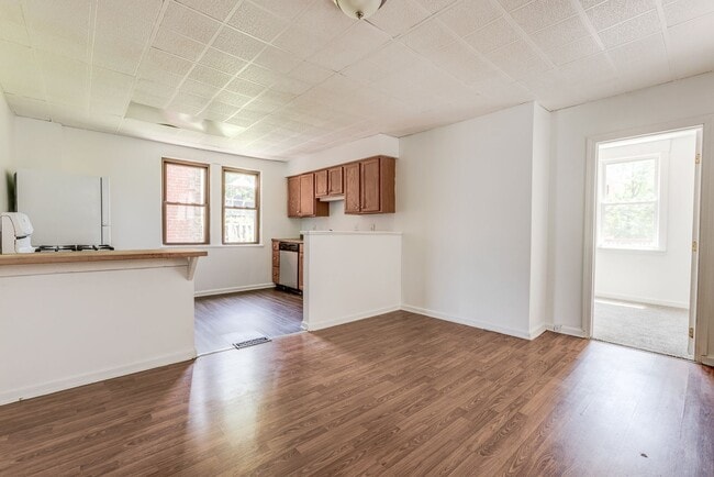 Building Photo - 834 Industry St