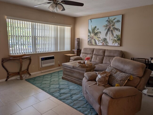 Photo - 190 Easthampton H