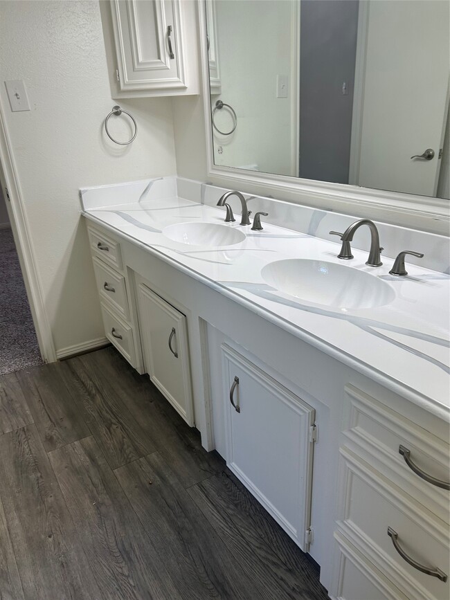 Photo - 7834 Oakington Dr