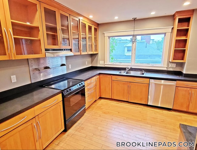 Photo - 79 Winthrop Rd Unit 2