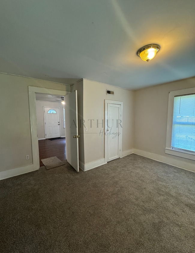 Photo - 815 N Ridge Ave