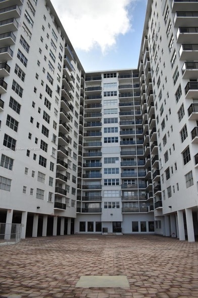 Photo - 6039 Collins Ave Unit 914