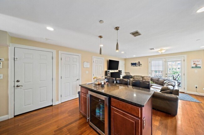 32 Adamson St