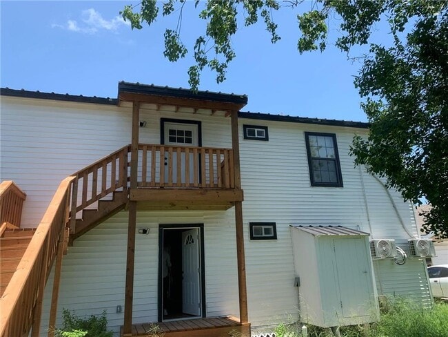Photo - 2833 Lawnview St