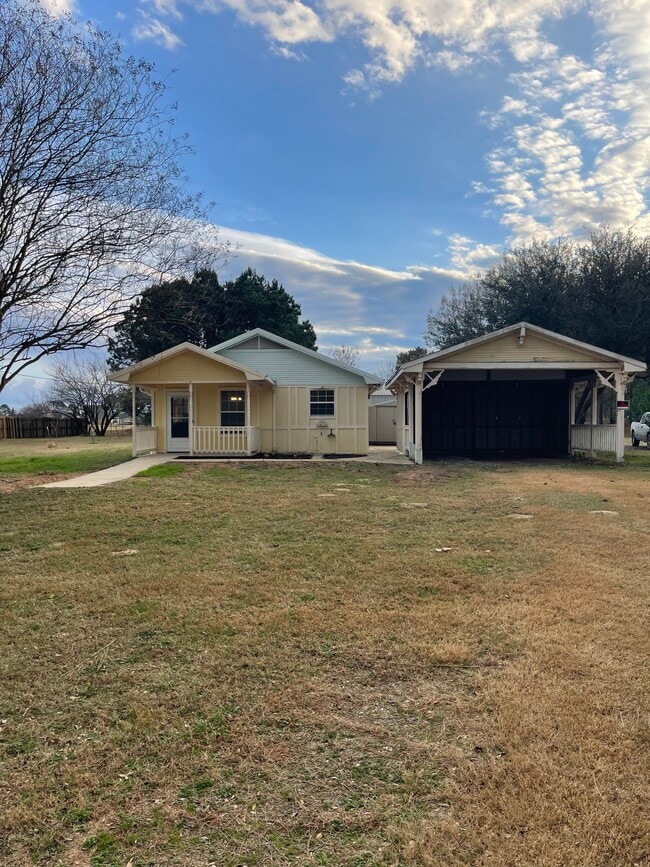 Building Photo - 594 FM 21