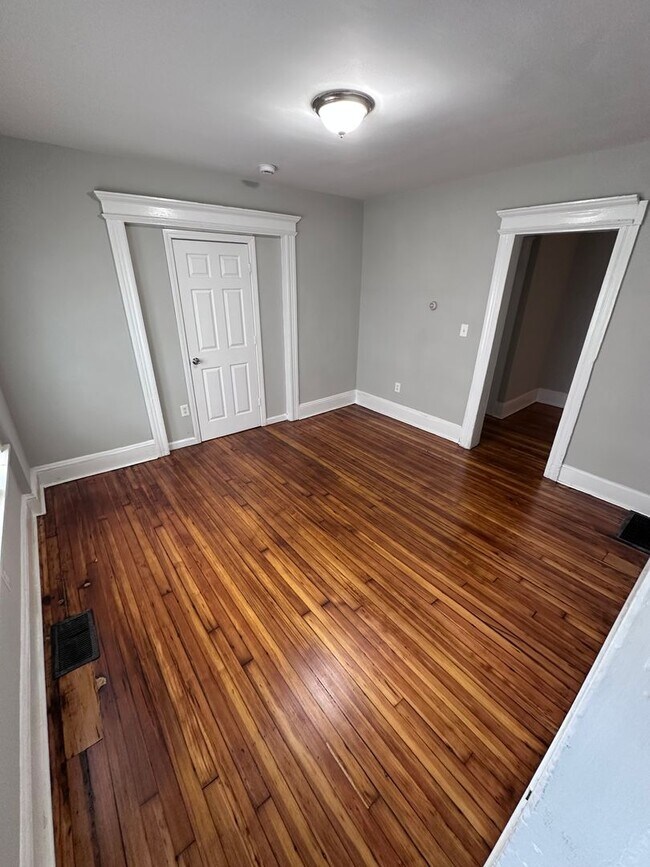 Photo - 1565-1571-1571 E Main St Unidad 1571 1st fl right