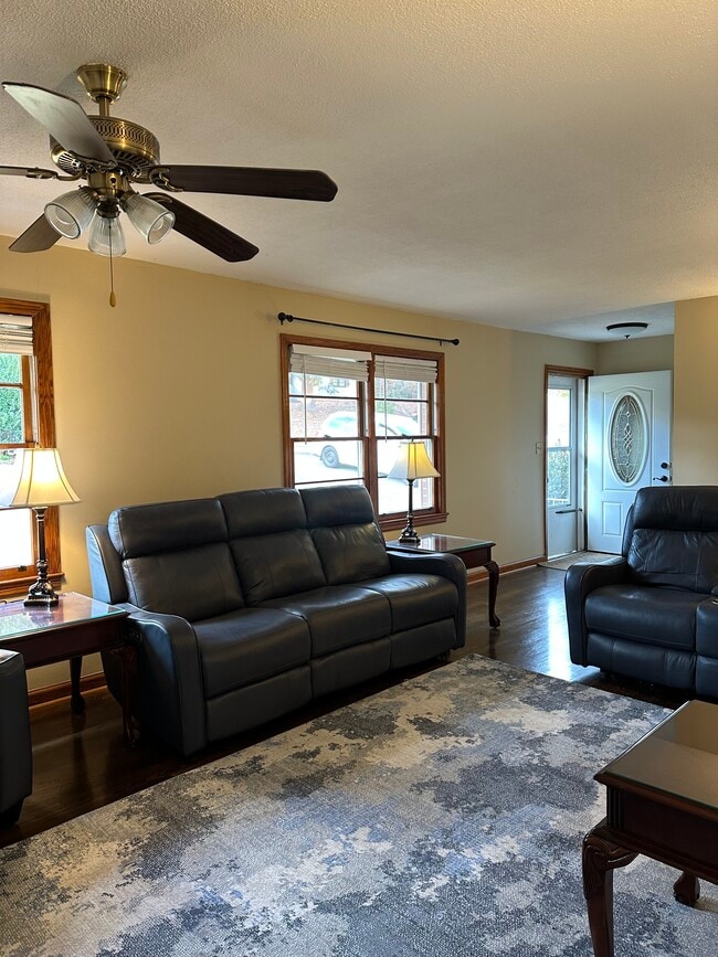 Photo - 891 Parkway Dr