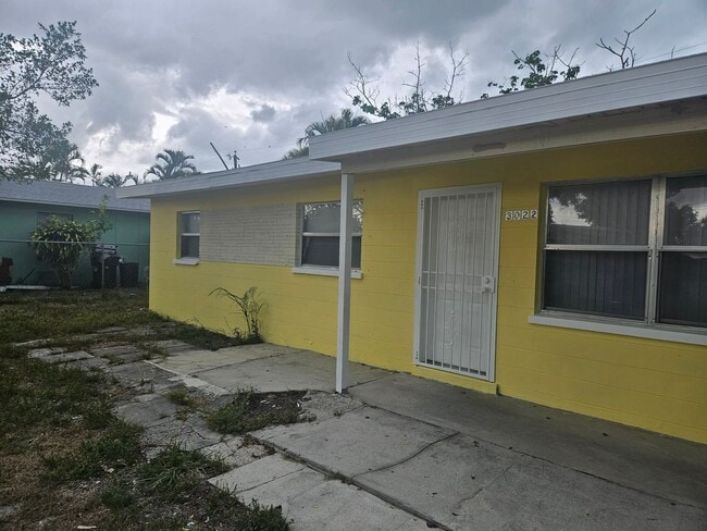 Building Photo - Renovated 3 bedroom 1 bath house in Fort Myers