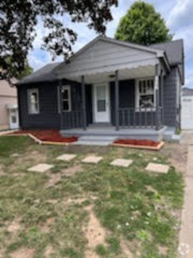 Building Photo - UPPER SOUTH 2 BEDROOM HOME