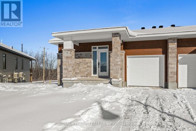 Photo - 1098 Moore St