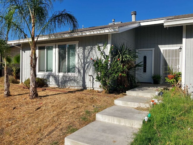 Building Photo - Charming 2-Bed, 2-Bath Duplex Retreat on D... Rental