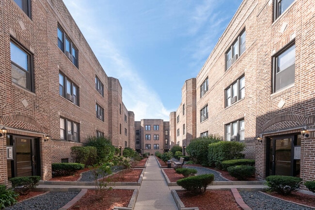 Photo - 3739 N Pine Grove Ave Unit J07P