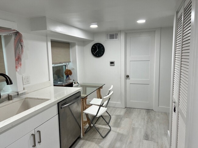 Photo - 612 Stannage Ave