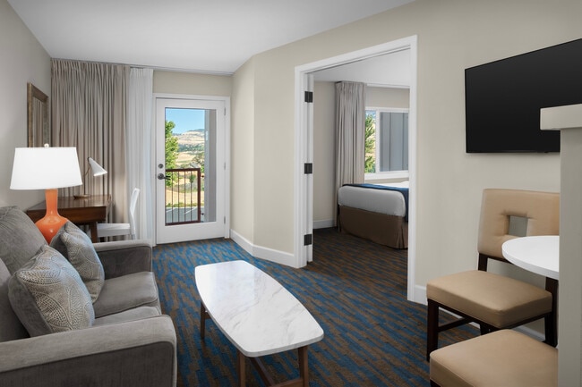 Double Bed Suite - Living area