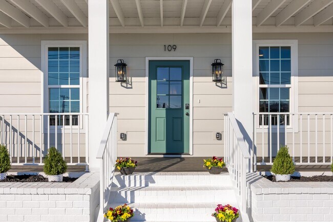 Charming front porch - 109 Scruggs St Unit Main