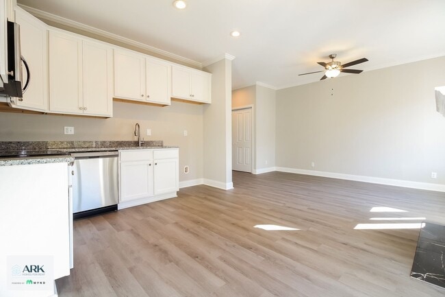 Photo - 154 N Church St