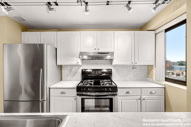 Building Photo - 15 North Beacon St Unit 405