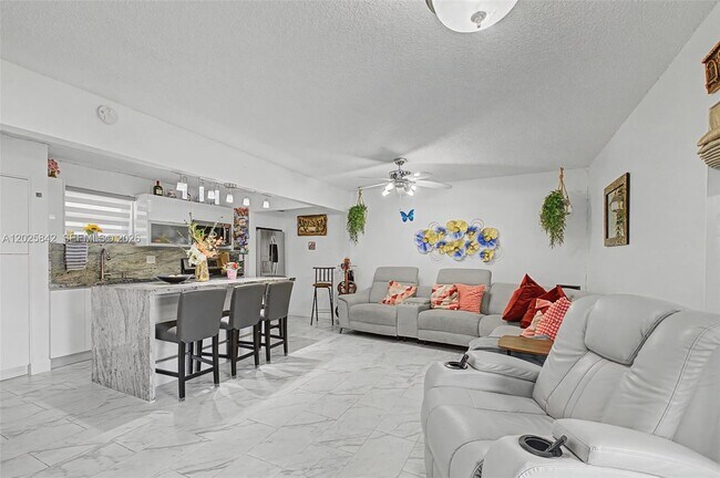 Photo - 399 NW 72nd Ave Unidad 320
