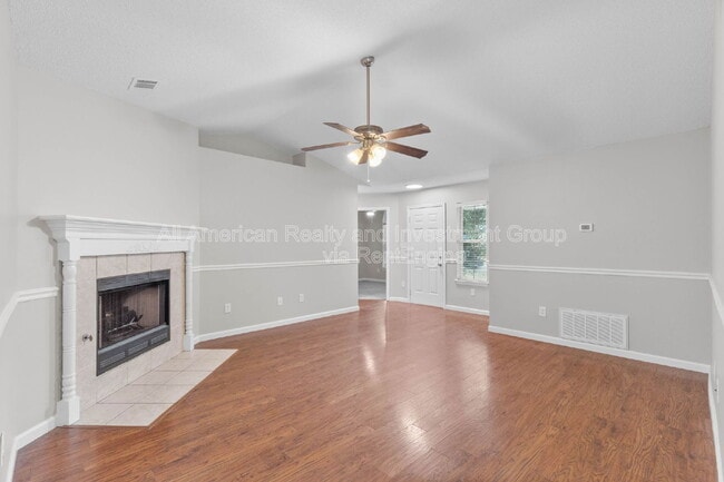 Photo - 993 John Wayne Cir