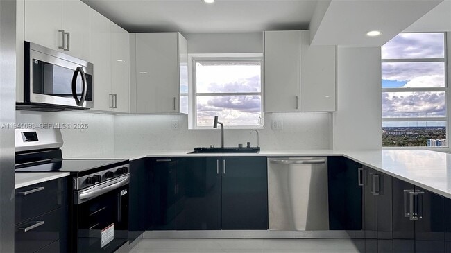 Building Photo - 2750 NE 183rd St Unit 2608