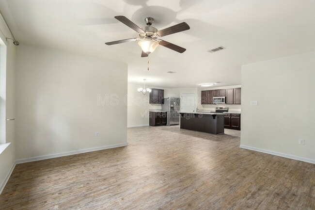 Photo - 515 E Marigold Dr