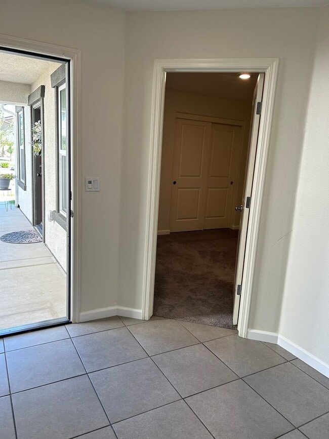 Photo - Spacious 5 Bedroom 4 Bathroom in Tulare!!