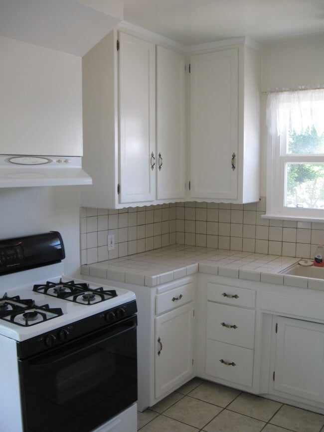 Building Photo - 5592 Kinston Ave Unit 5592