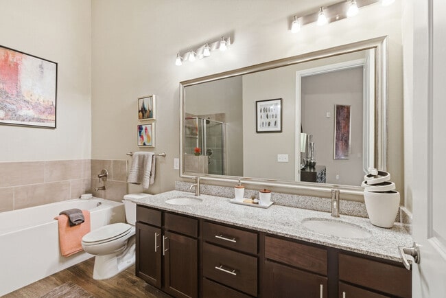 2BD, 2BA - 1137SF - Primary Bathroom