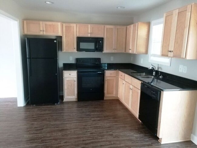 Photo - Newer townhouse in Granite Quarry location!!