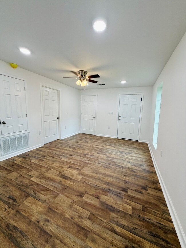 Photo - 1712 Plant St