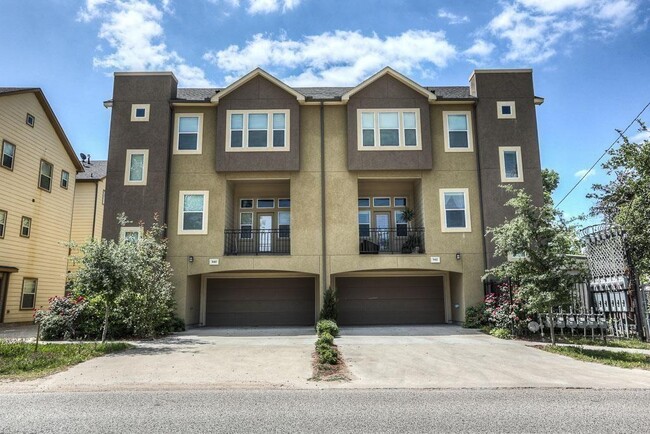 Photo - 940 W 26th St Condo