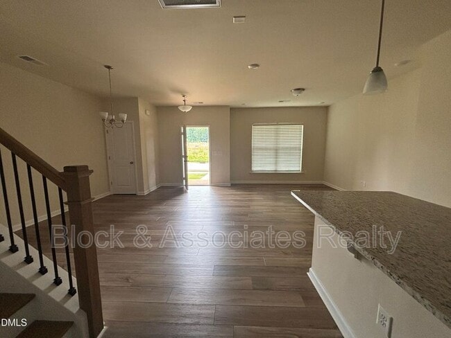 Photo - 268 Abbots Ml Dr