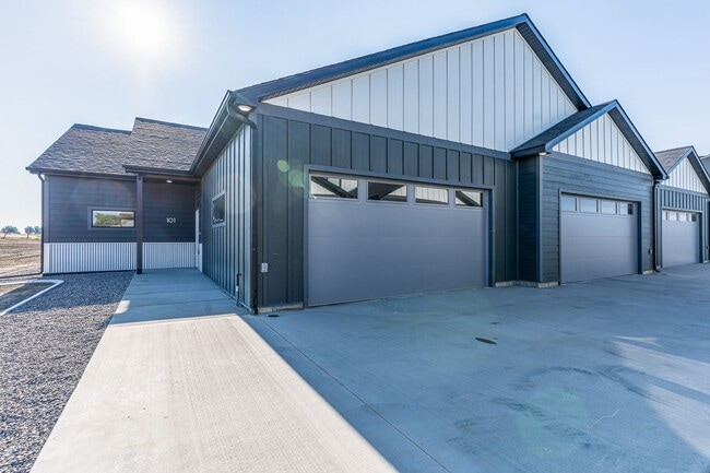 Farmstead Townhomes - Farmstead Townhomes