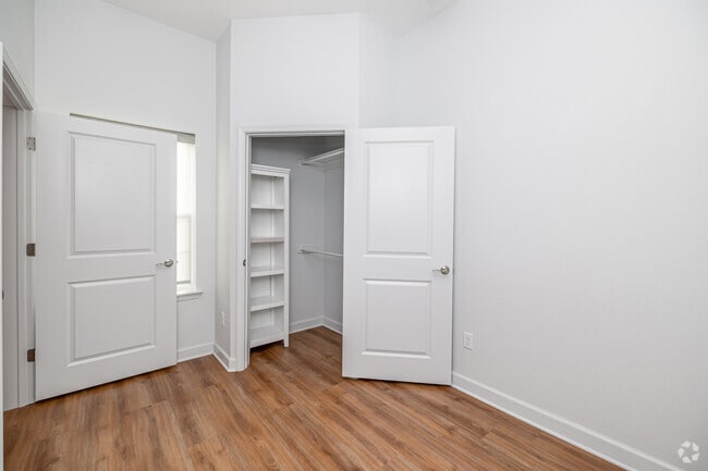 1BR, 1BA - 454SF - Bedroom