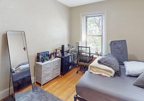 Images are representative samples of the advertised unit. Actual units shown during tours may differ - 88 Hammond St Unit 33