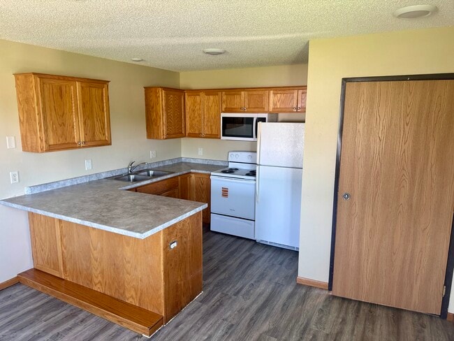 Building Photo - 174 Main St Rental