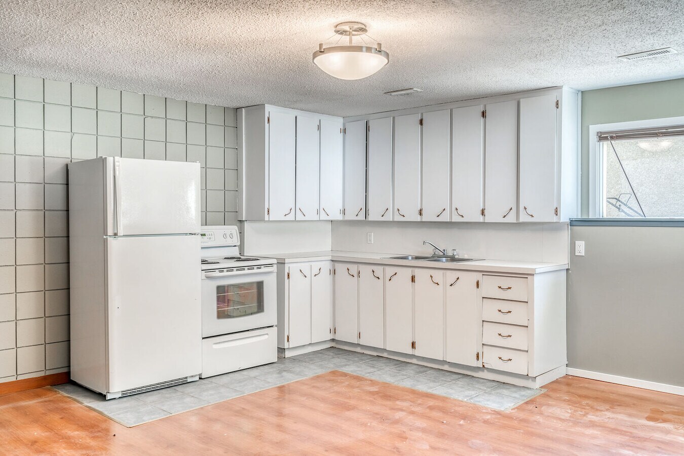 Photo - 2114-B-2123 23 Ave SW