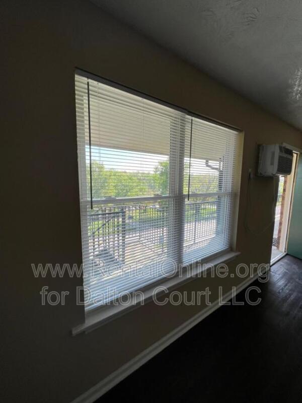 Building Photo - 1972 Cambridge Dr Unit 22