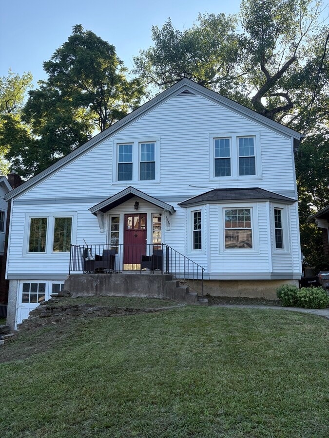 Photo - 2927 Debreck Ave