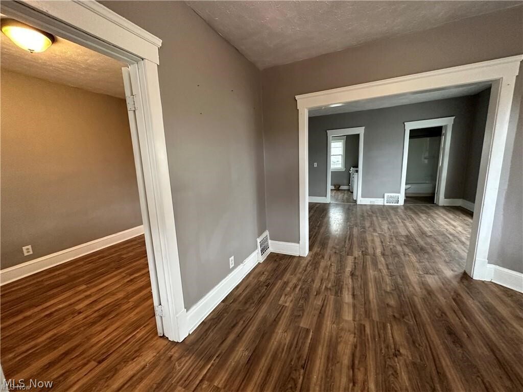 Photo - 11322 Woodstock Ave