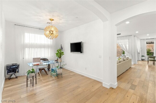 6 Sun Lily Ln