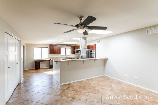 Photo - 1002 S Seco Pl