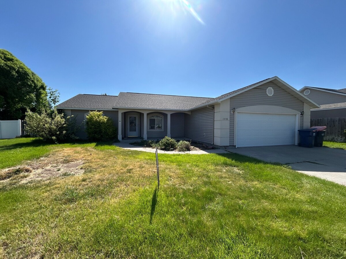 Photo - 1470 Tara St