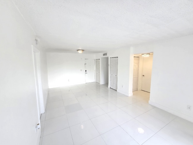 Photo - 8260 SW 210th St Unidad 211