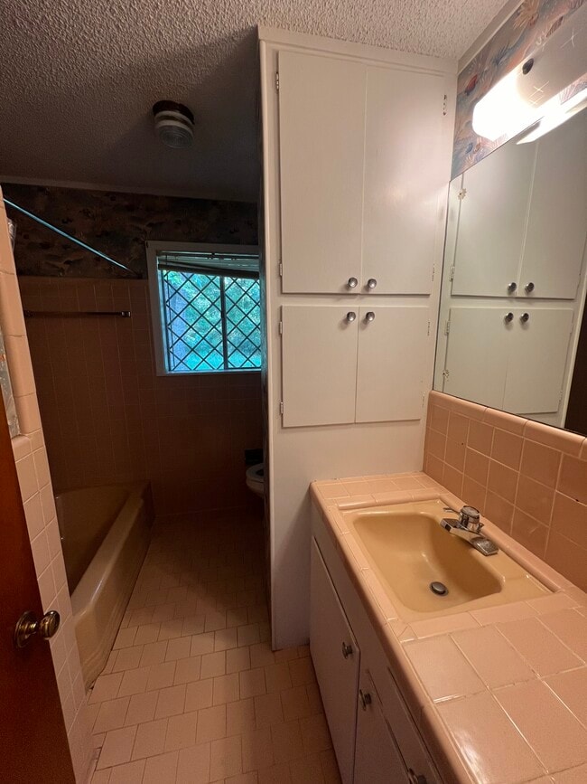 Photo - 1030 Louise Ln