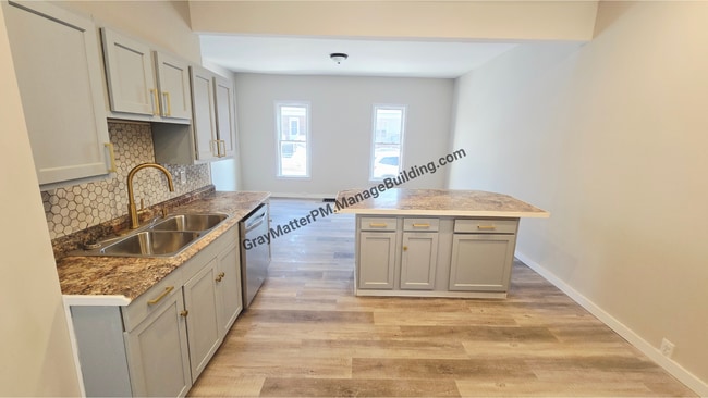 Photo - 1032 Raspberry St