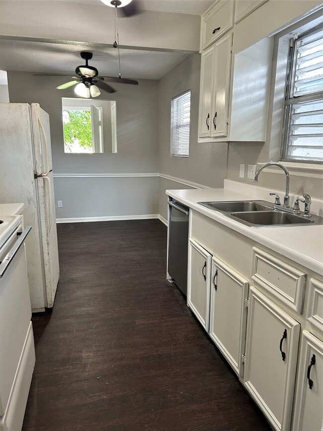 Building Photo - 2308-10th 1/2 Avenue Rental