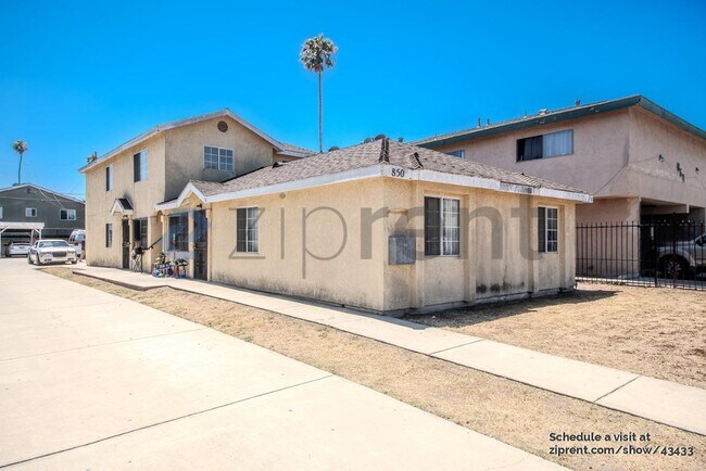 Photo - 850 W 80th St