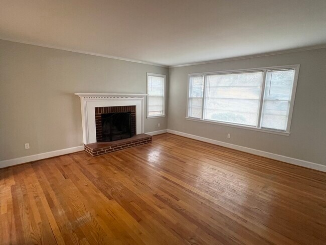 Photo - 2314 Wycliffe Ave SW Unit B