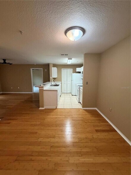 Photo - 5475 Vineland Rd Unit 8209